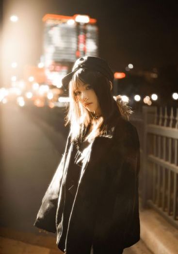 00后女警被审讯对象气到捶墙