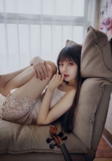 凯西顺从的女孩